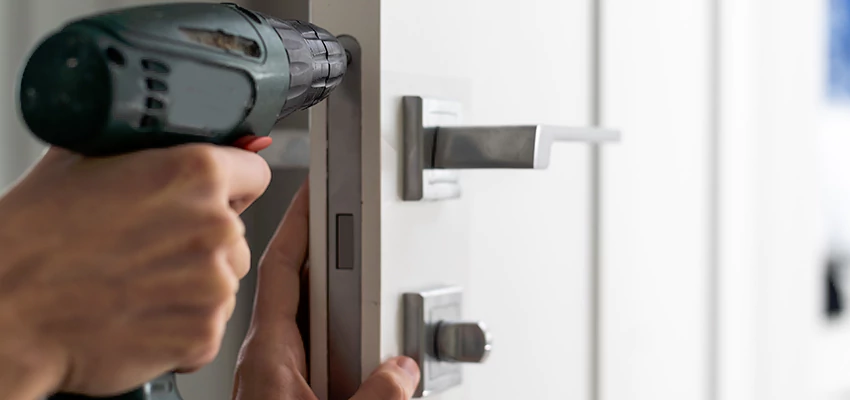 Locksmith For Lock Replacement Near Me in Earlimart, CA