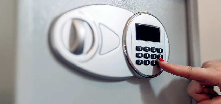 Jewelry Safe Cracking in Earlimart, California